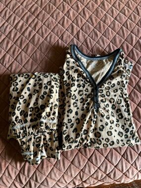 Dreams & Co Cheetah Print plus size pajama set